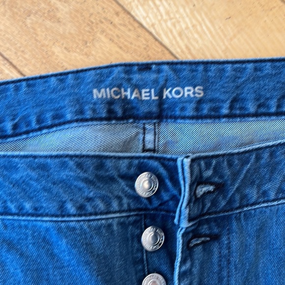 Michael Kors Wide Leg Cropped Jeans. - Picture 5 of 9